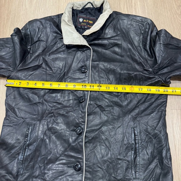 Alji piel Women's Black Leather Button-Front Jacket with Cream Contrast Collar - Picture 2 of 11